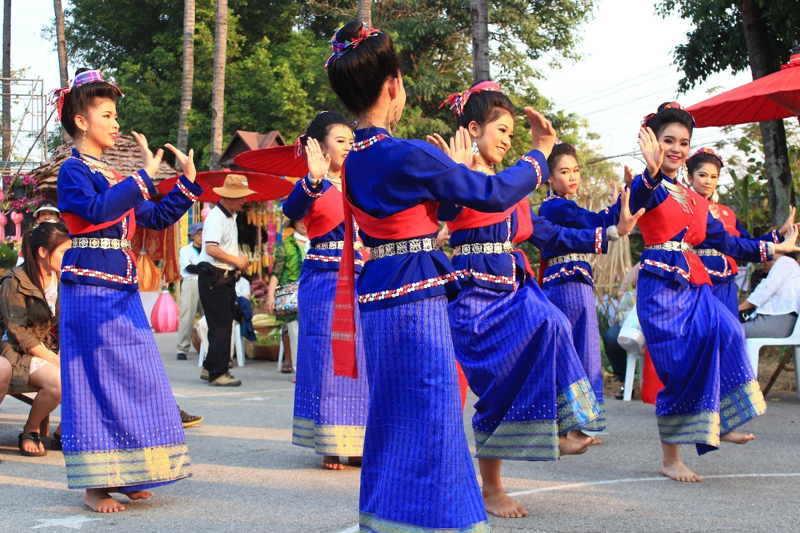 Traditional Lanna fingernail dance performance